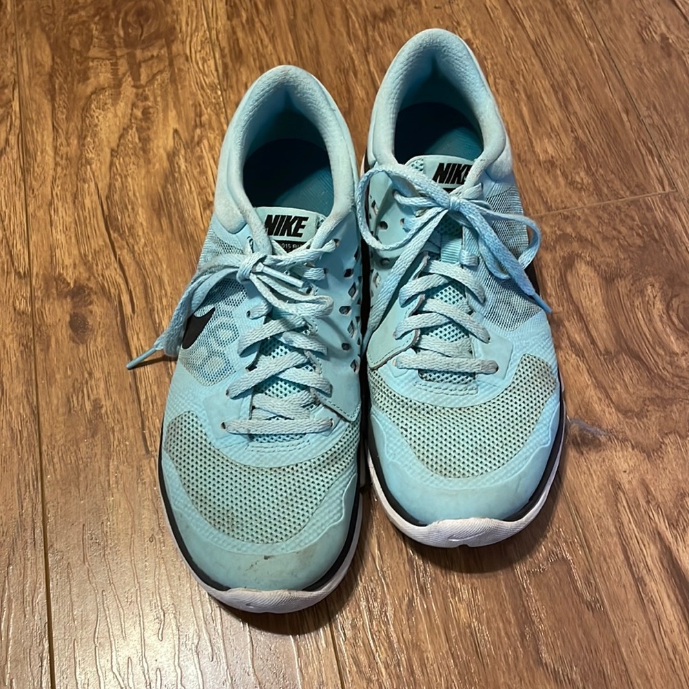Nike tennis shoes